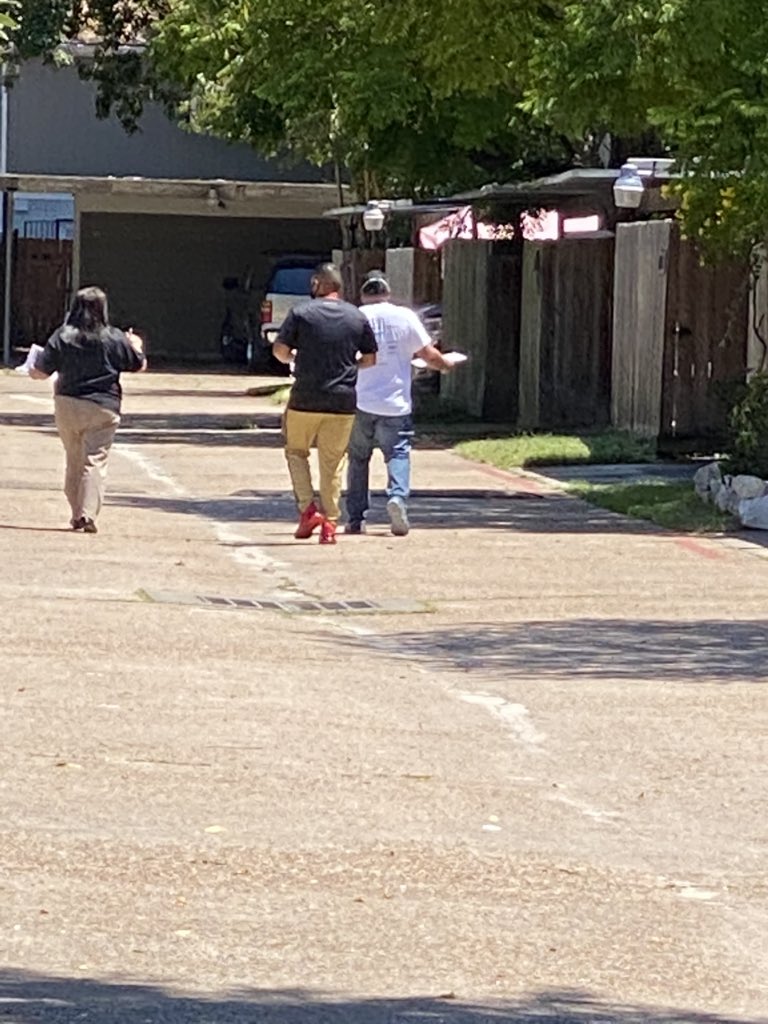 BlackES_AISD's tweet image. Home visits today to connect with all our students. #staylinked #GoBulldogs @AldineTranspor1 @AldineISD