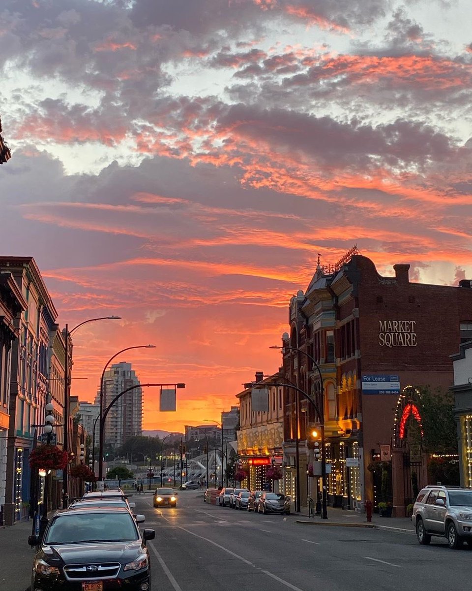 A beautiful sunset over a beautiful place 😍 We hope everyone is finding time for a little fresh air and self care this week! 
📸 selinadaum via Instagram #explorevictoria #victoriabc #supportlocal