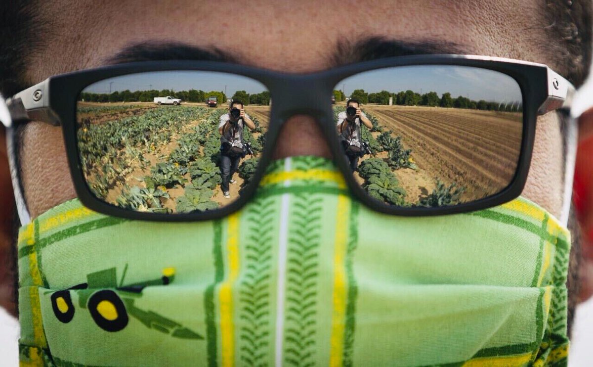 #WorldPhotographerDay is making us grateful for the campus photography that’s helped tell the stories of essential workers and campus operations during the pandemic. Here’s a shot of an R’Garden volunteer harvesting produce for students remaining on campus. Photo credit: Stan Lim
