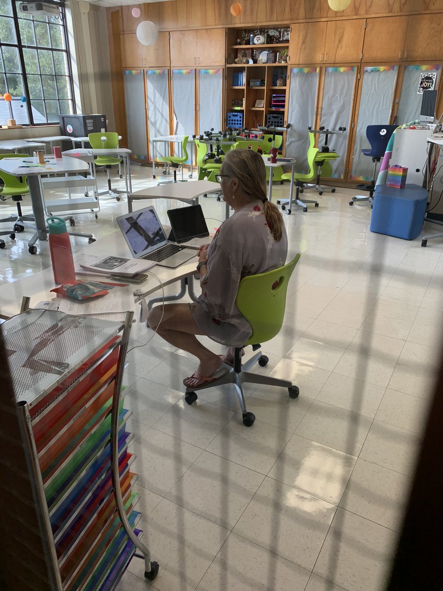 AntuSenor's tweet photo. Cambridge is doing it right! Check out these teachers and administrators in action! I am loving the structure, engagement and collaboration. Way to go, team! ππ #AHISDMyStory #HeightsAtHome @Cambridge_AH @AHISD https://t.co/L5EVZDZZpo