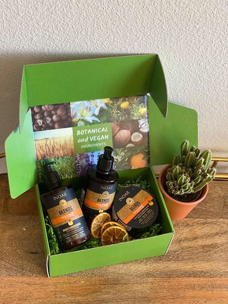 inocenciamanoel's tweet photo. Quando desenvolvi a coleção Blends, pensei na combinação perfeita para cabelos ressecados. Conta com complexo de vitamina C, óleo de coco, abacate e argan em sua composição. Faça como a @camila.tonello e aposte nas vantagens da coleção Blends.
#SouMaisInoar #Blends #Inoar https://t.co/2pwj7BkaX6