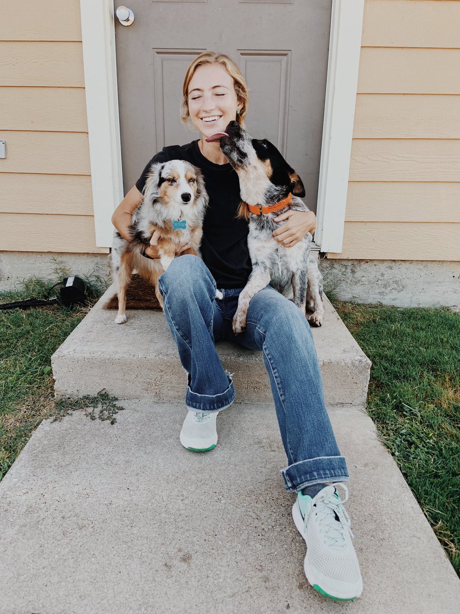 nicole_jones3's tweet photo. 1st day of school pics w the fur kidsโ๏ธ๐ #15thgrade https://t.co/t9fI8L9qxH