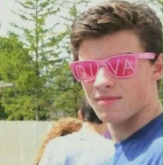 _SunShawn8's tweet photo. Shawn y su evolución con lentes rosas es otro nivel https://t.co/s9XPX6sTKD