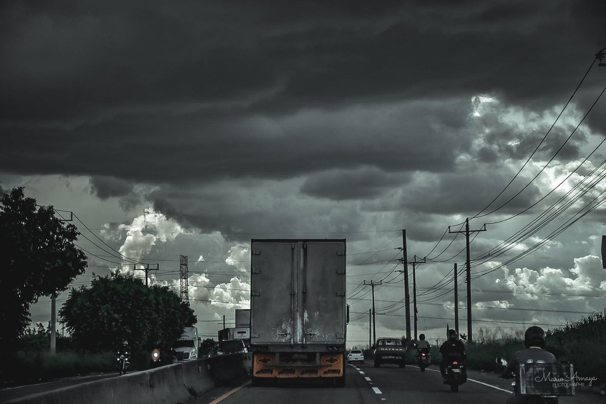 quekasurfer's tweet photo. La tormenta !!! Carretera de Oro.
#ClimaSV https://t.co/B97z7AdgTw