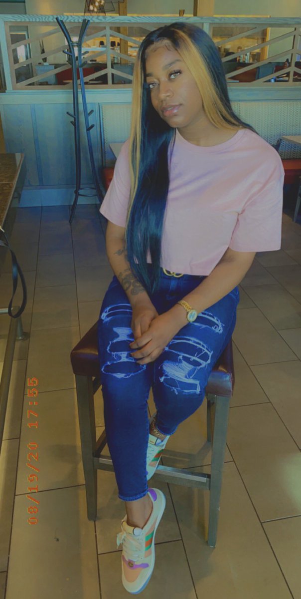DeeDeeDesigner's tweet photo. Sitting pretty #prettyhustla https://t.co/OerznZO5Va