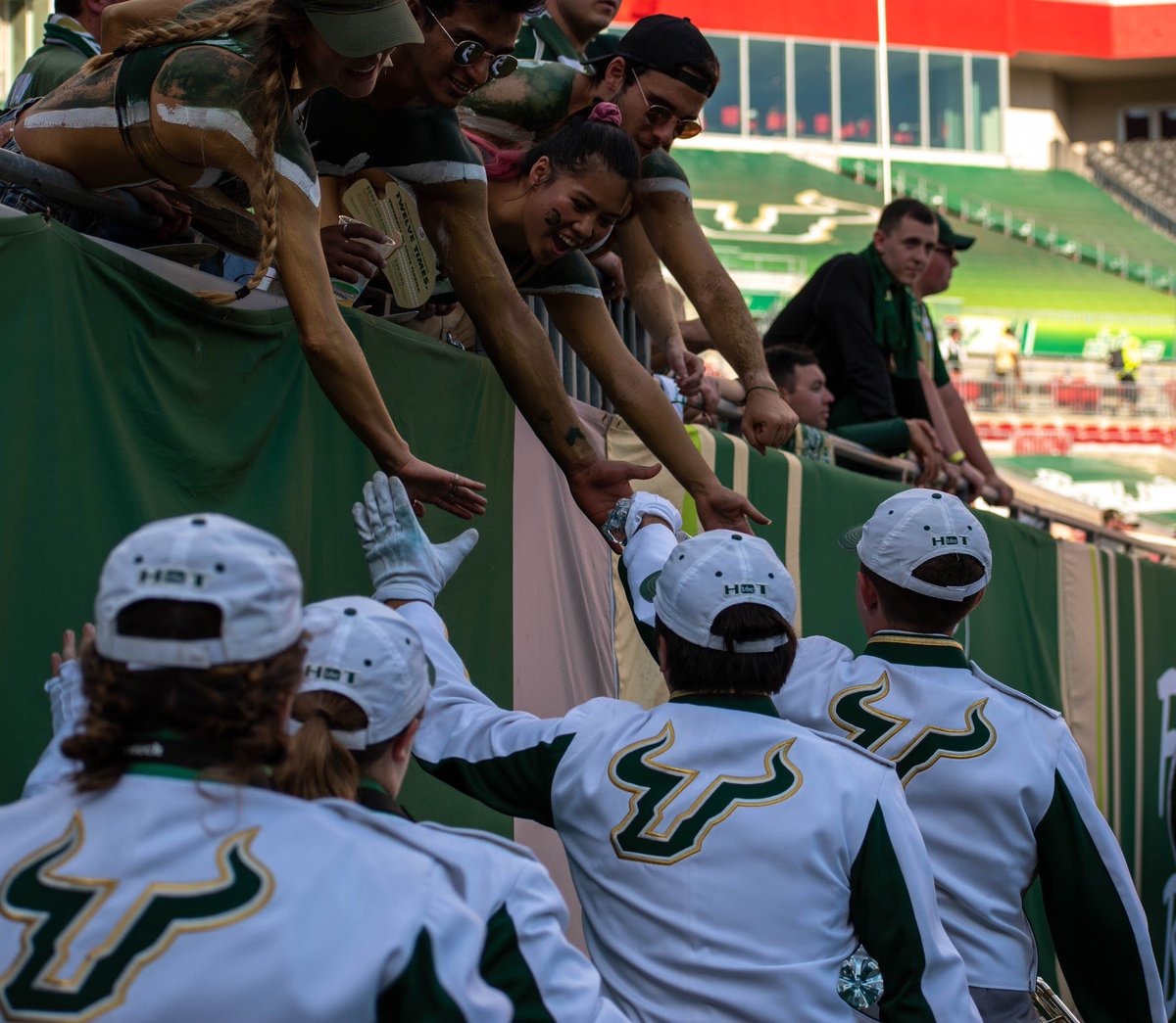USFHOT's tweet photo. Some of our favorite 📸 from last season in honor of #worldphotographyday 

Shoutout to Cristina Klein, our photographer for the amazing pictures as always💚🤘 #hornsup https://t.co/izVdGuLWcN