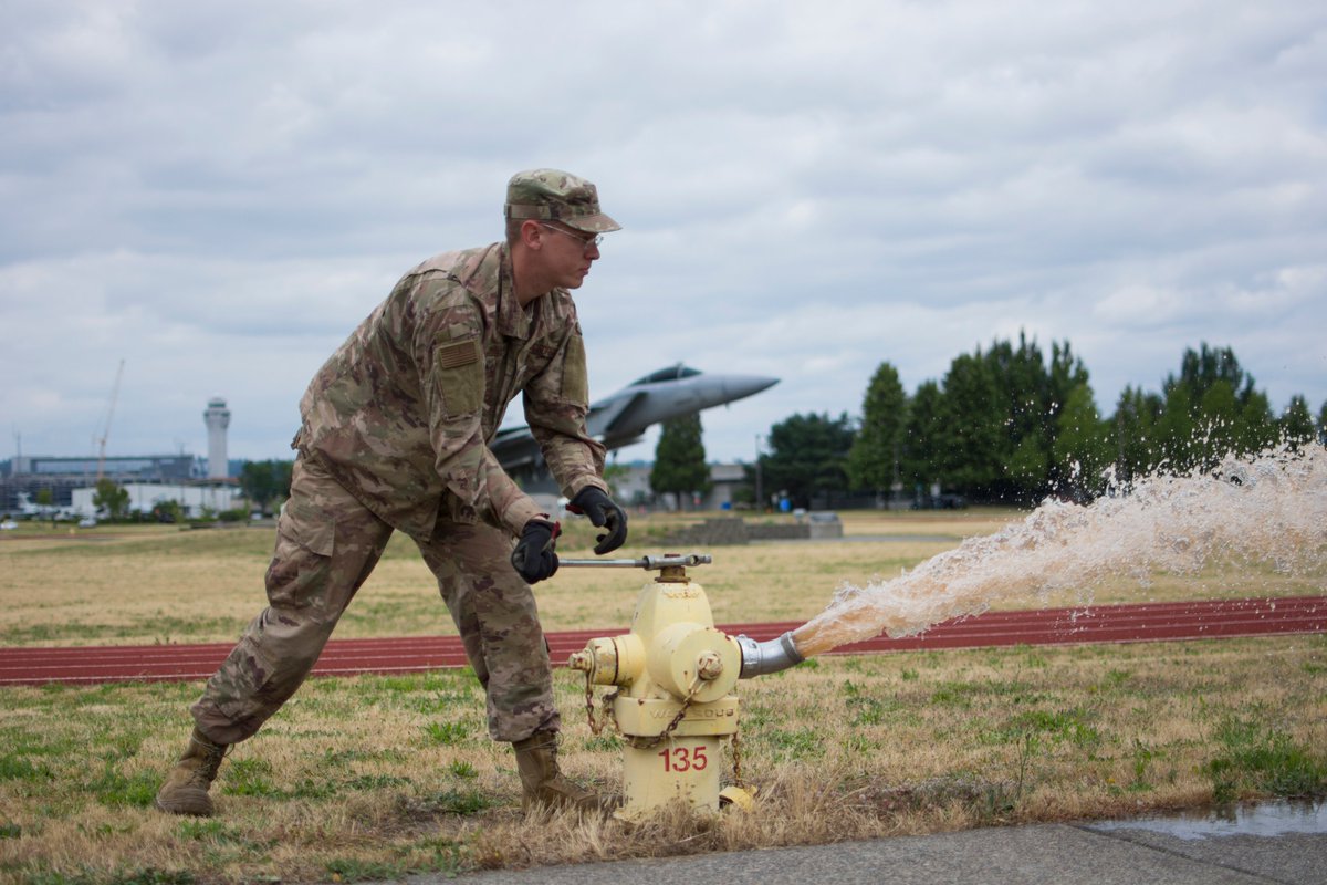 AirForceCE's tweet photo. 2020 @AirNatlGuard Outstanding NCO of the year!

TSgt. Benjamin J. Schultz, Water &amp; Fuels Systems Maintenance craftsmen from the @142ndWG.

Keep leading the way TSgt Schultz!

#WFSM #3E4X1 #EngineersLeadTheWay https://t.co/yky4706EGB