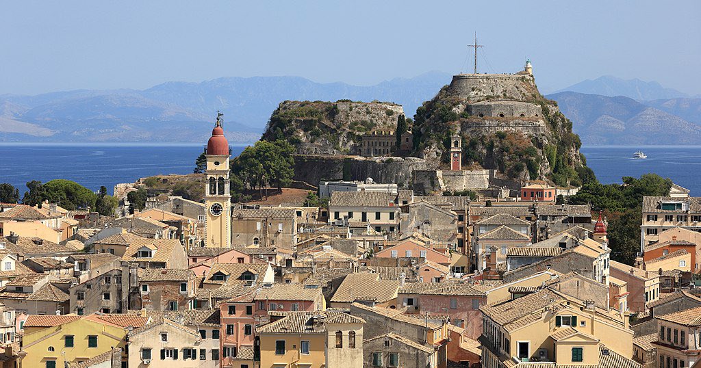 Au revers, l’on peut voir l’ancien fort vénitien dans la ville de Kerkyra (Corfou) qui défendait l’entrée du port.