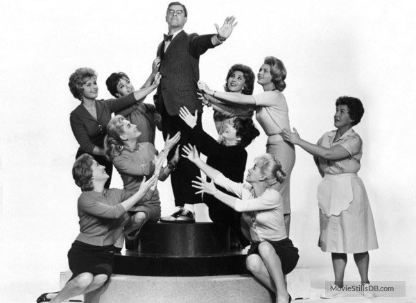 o en “The Ladies' Man” (1961, también director). Su versión cómica de Dr. Jekyll y Mr. Hyde, “The Nutty Professor” (1963, director también), recibió buenas críticas y se considera su mejor película.