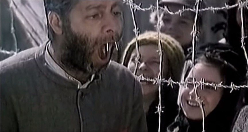 interpretada por él, contando la historia de un payaso y sus niños en un campo de concentración.Lewis volvió a la pantalla en la comedia episódica “Hardly Working” (1980, dirigida por él). Sin embargo, la mayoría de los elogios de la crítica que recibiría en las dos décadas