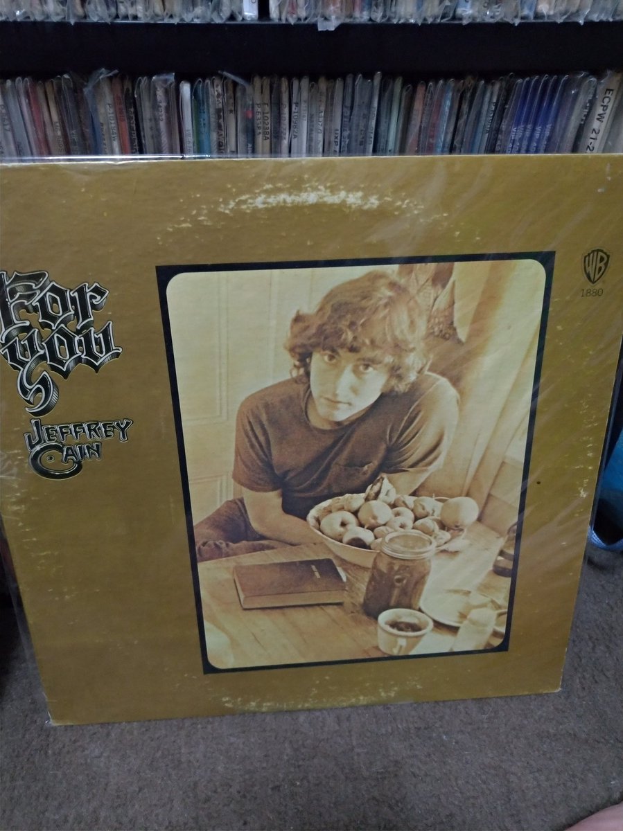 marbowt1's tweet photo. おはようございます。今日の通勤のおともはJeffrey CainのFor You。Youngbloodsが71年に設立したRaccoonRecordsからのアルバム。Youngbloodsっぽい雰囲気で好きです、地味です、はい。ロゴはRick Griffin #JeffreyCain #ForYou #RaccoonRecords #JesseColinYoung #Banana #JoeBauer #RickGriffin https://t.co/0gbjJio3m8