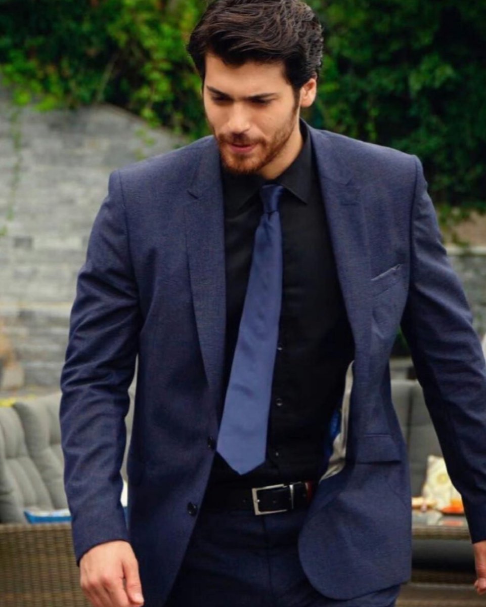 commentotutto's tweet photo. Ho un debole per gli uomini eleganti

E con "uomini eleganti" intendo Can Yaman elegante: https://t.co/USdpjEfGG3