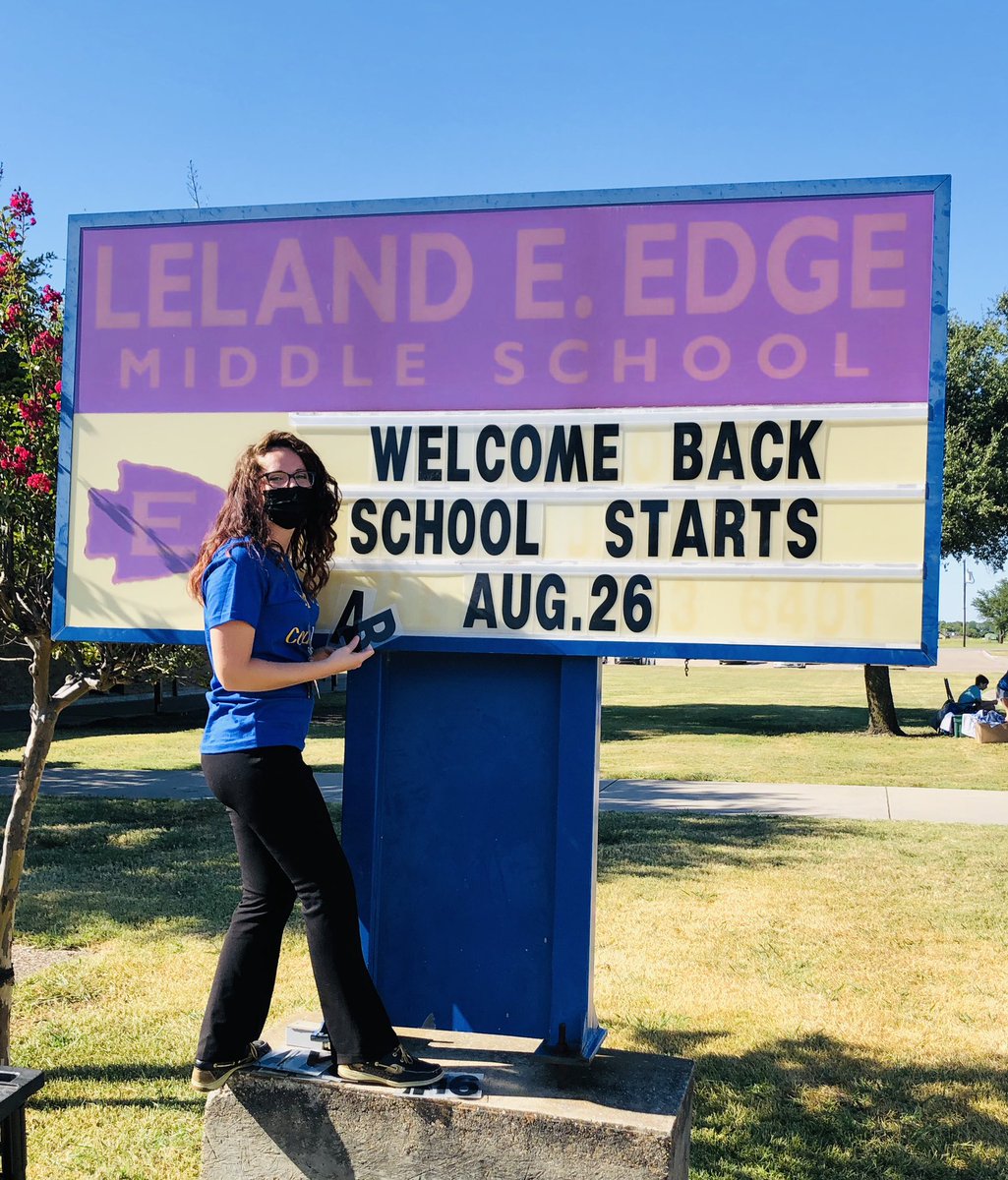 counselors_ems's tweet photo. Mrs. Rubio is making sure y’all know Edge is ready to see you all either online or in person!!!! #edgeisessential #braves #community #firstdayofschool @EMSBraves https://t.co/KuYRqIe9if