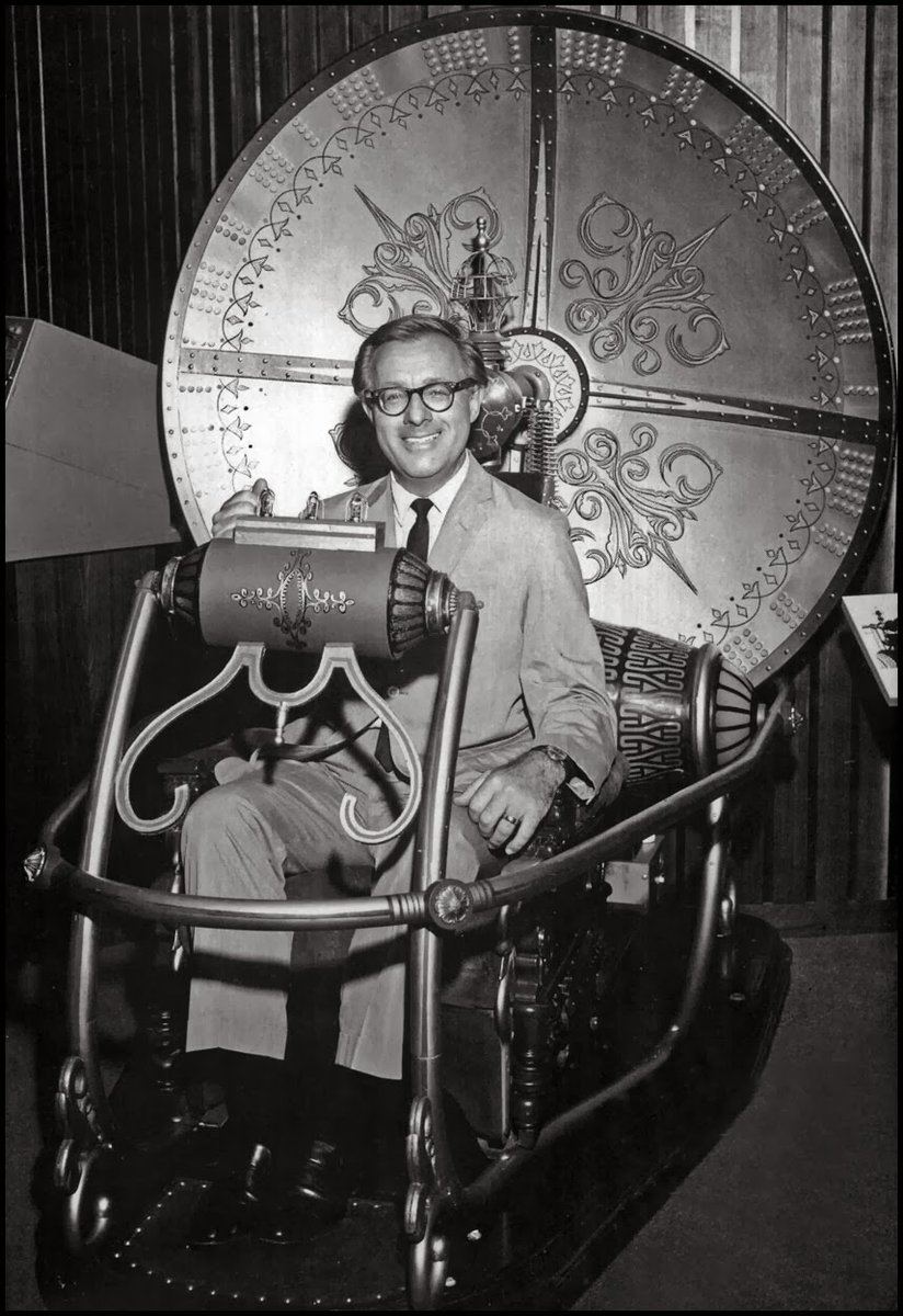 grupolipo's tweet photo. El decálogo de un amante de la vida: Ray Bradbury @fermin771009 @SandyJuhasz @libreros @migusant @torres_criado @_Eucaris_ @EddaArmas @pablo1herrera @hectorres @MRDP_18 @moinelo @rosdesigner @bloggers_cifi @elia_barcelo @rolandoart_work @Magarosas 
https://t.co/ycfz2uY5kI https://t.co/IdUQiNWB3X