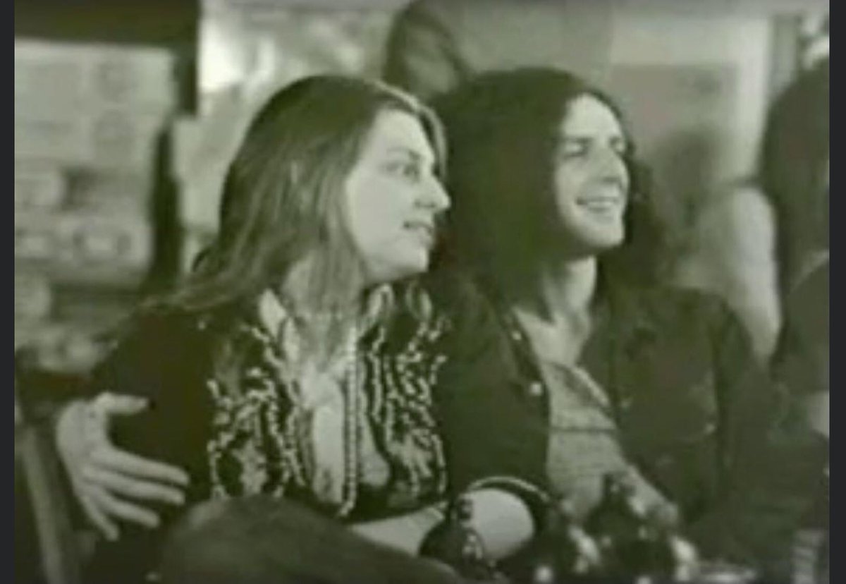DenisVanier's tweet photo. Denis Vanier, Josée Yvon, 1976. L’époque du recueil Filles-Commandos Bandées, de Josée Yvon. https://t.co/ry3p7OOXeQ