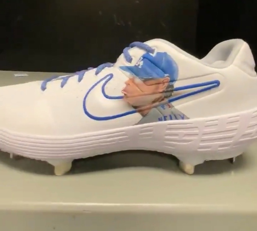 JeffPassan's tweet image. News: Reds pitcher Trevor Bauer planned to wear cleats in his start today that say “FREE JOE KELLY” and sport a picture of the suspended Dodgers pitcher. MLB told him he could be removed from the game and disciplined if he does, Bauer told ESPN. 

Story: espn.com/mlb/story/_/id…