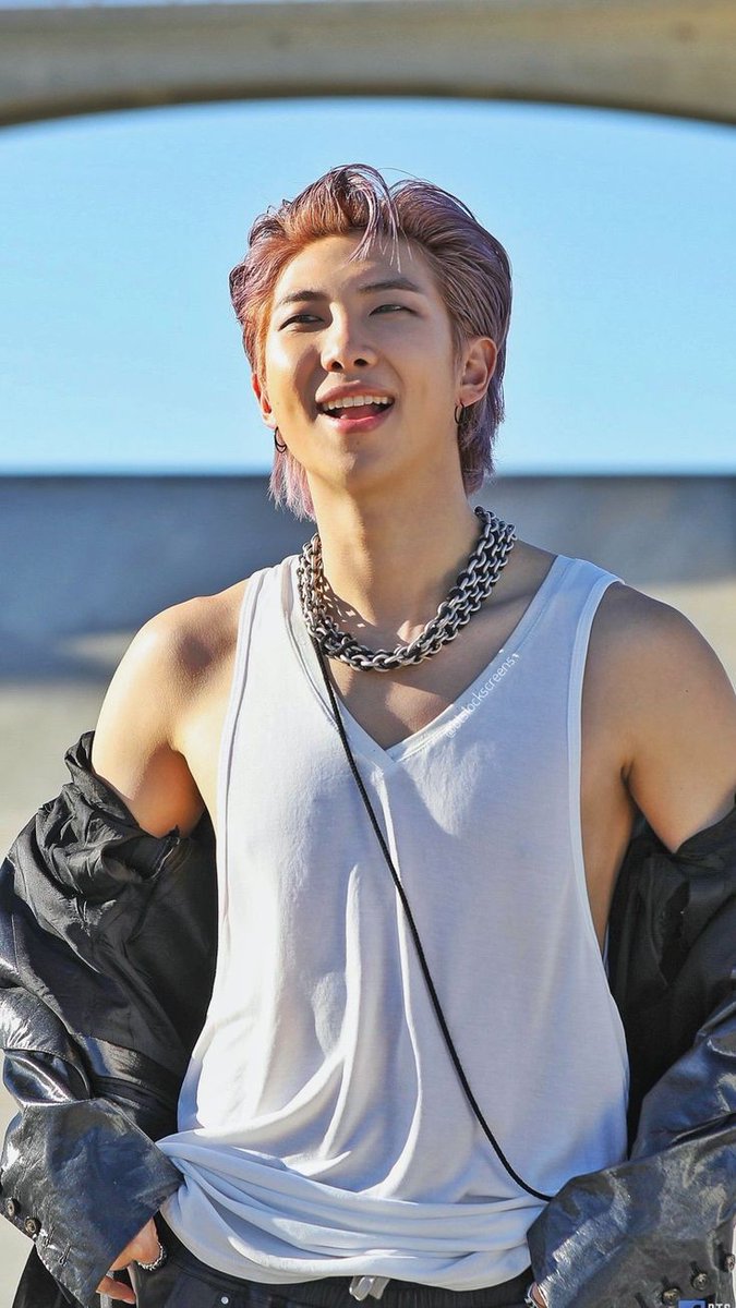 vkooscript's tweet photo. kim namjoon sendo uma perdição; a thread
#OuRMagnificMan https://t.co/wEdkHvuky1