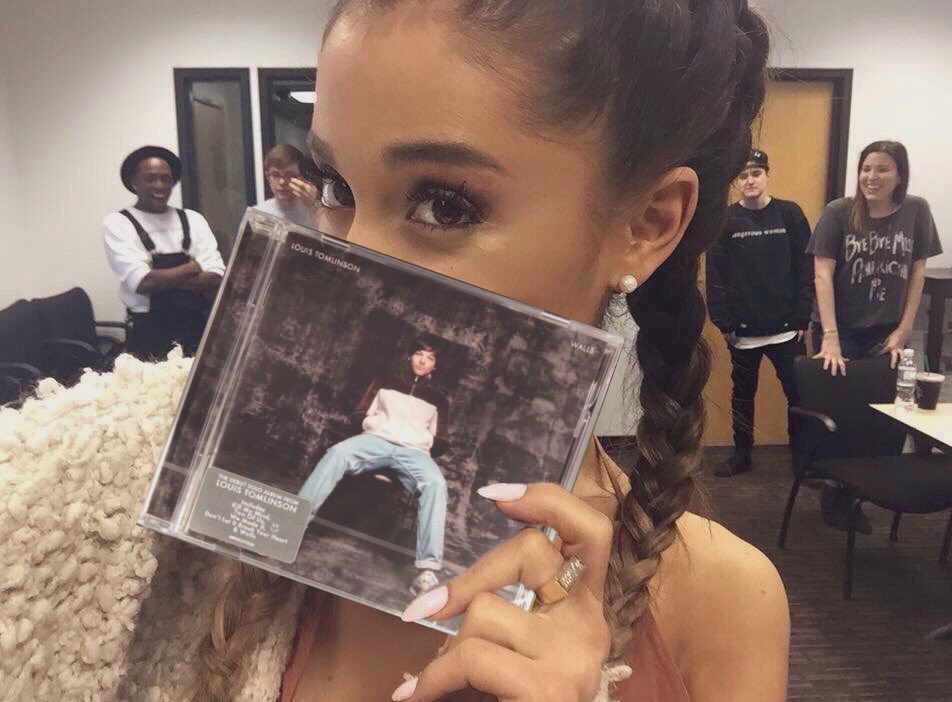 — stream thank u, next and walls ♡