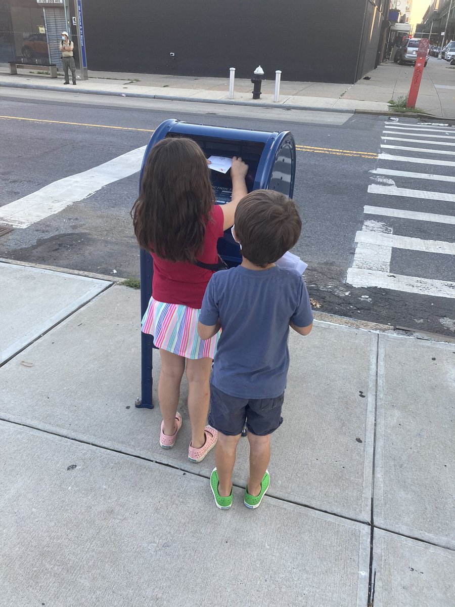 ProjectShaqBox's tweet image. Getting some help with this round of outgoing cards!