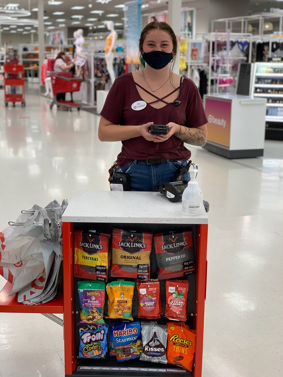 Sky is excited, and ready to provide excellent guest service! She also has some snacks for purchase for your ride home.
#T1505
#QUICKSERVICE
<a href="/kristi_mac/">Kristi Darling</a>