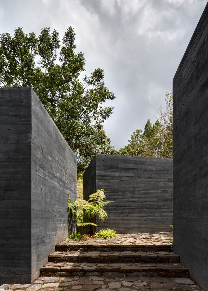 ArchDaily's tweet photo. How Black Concrete is Made (and its Application in 7 Projects) https://t.co/rigQ5dvjw1 https://t.co/j7nvt0UjPk