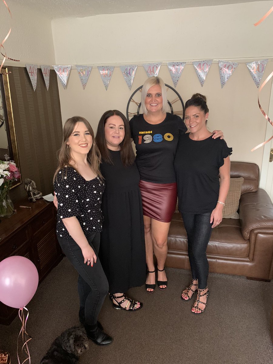 caz_jackson's tweet photo. Massive thank you to my Globies, who aren’t Globies anymore but will always be Globies to me 💛🌏 

#IfYouKnowYouKnow love you 😘 missed you Jules x https://t.co/Ot7FqTuKJq