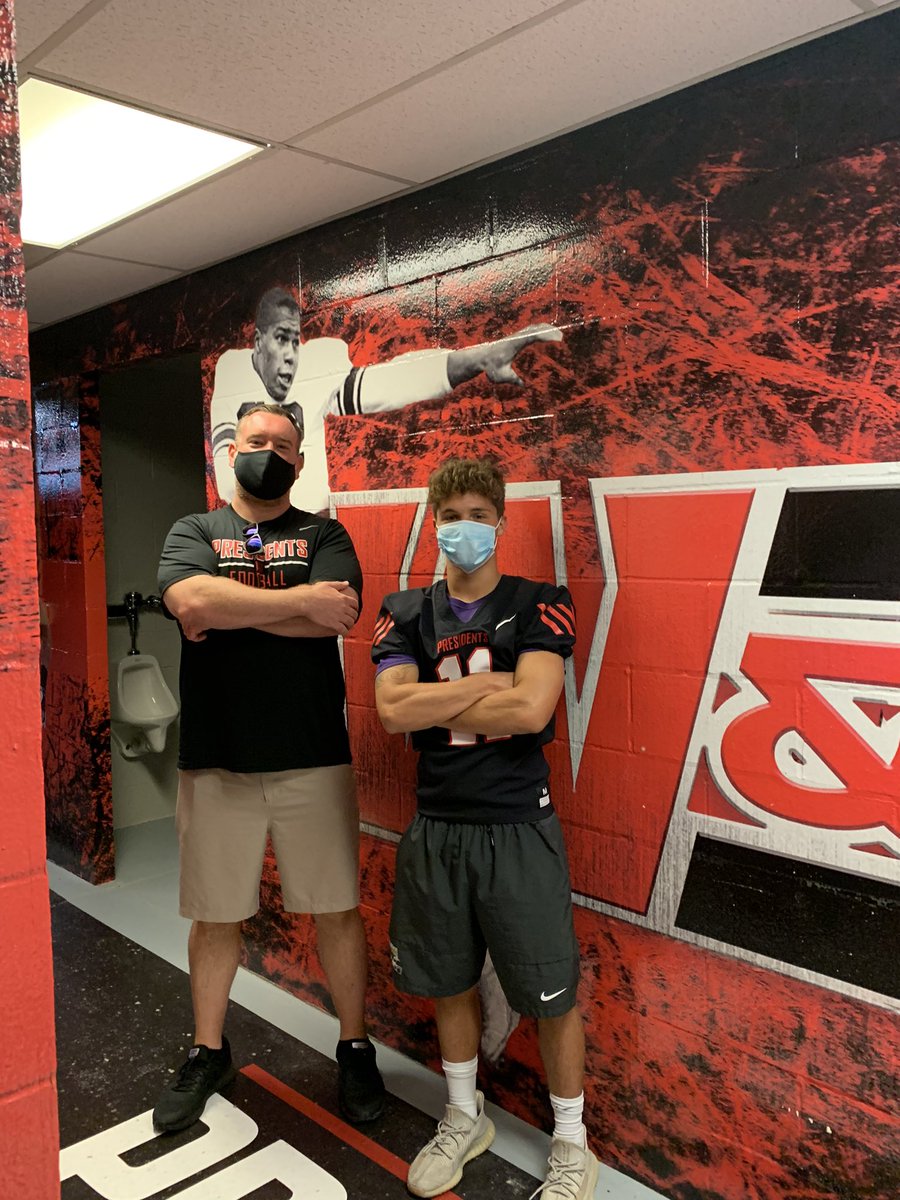 billyguzzi_'s tweet photo. Thanks @_CoachJaz_ for inviting me to a great visit at W&amp;J today! Looking forward to getting up to campus again soon!⚫️🔴@Coach_Sirianni https://t.co/5LbeTB77Yq