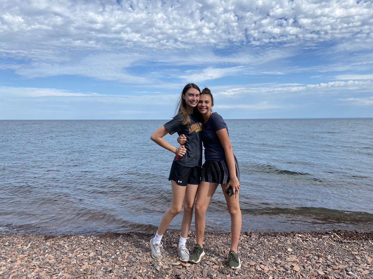CarolineSlette1's tweet photo. Beautiful day in Duluth!   #glensheen #duluth #emilybear #leahbear https://t.co/85Gy3OwH9O