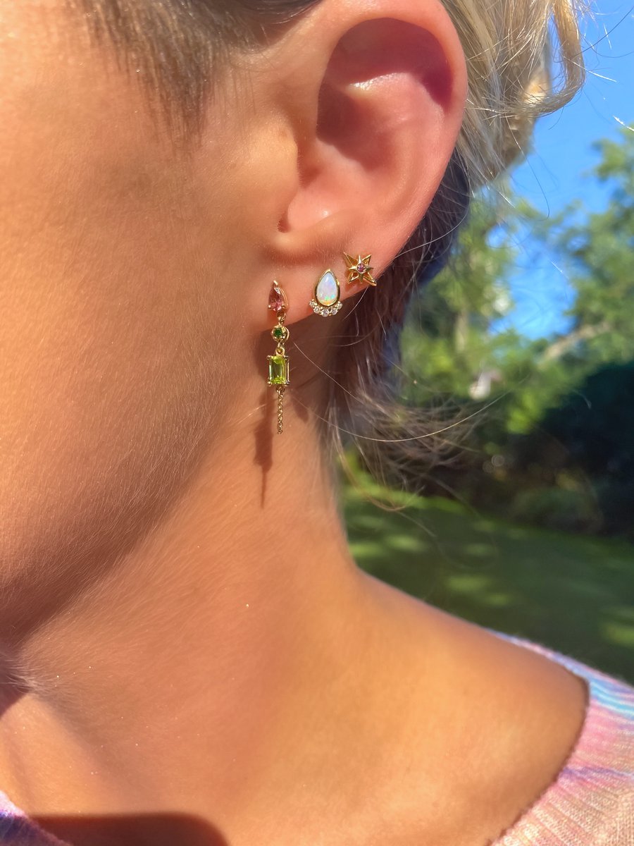 steviewrenstyle's tweet photo. ✨Pretty little pairing✨
•
#opaljewelry #jewelrydesigner #highjewelry #jewelrygram #hautejoaillerie #tourmaline #coloredgemstones #peridotjewelry #earringsoftheday #earringaddict #studearrings #earpiercings #steviewren #earringswag #opalearrings #pinkdiamond #coloreddiamonds https://t.co/NCc8otNxQZ