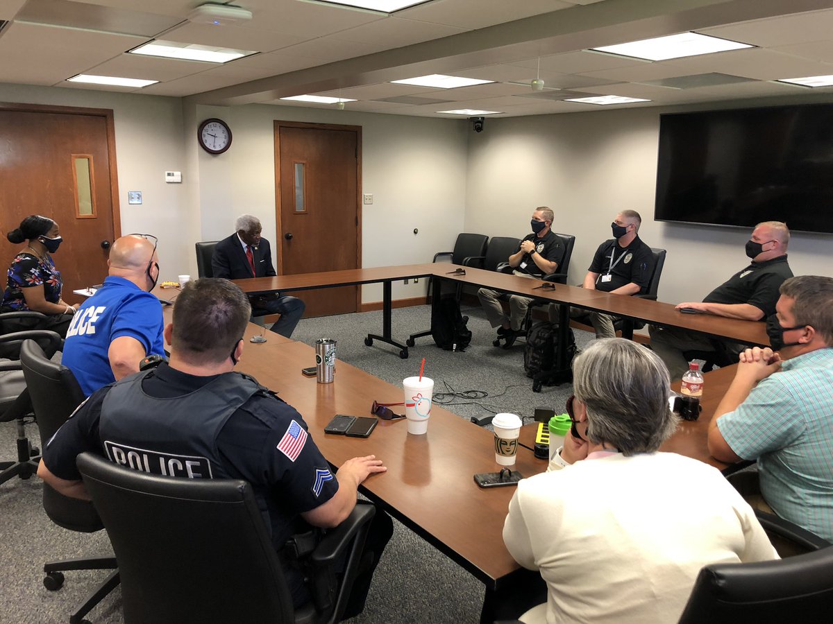 BillHollenbeck's tweet photo. Thank you Mayor McGill for speaking to the FSPS Police and FSPD. The Mayor spoke about the important work our school resource officers in establishing positive relationships with our future leaders in our schools and cultural diversity. Fort Smith Public Schools@FSSchools https://t.co/UO3xvESDCg