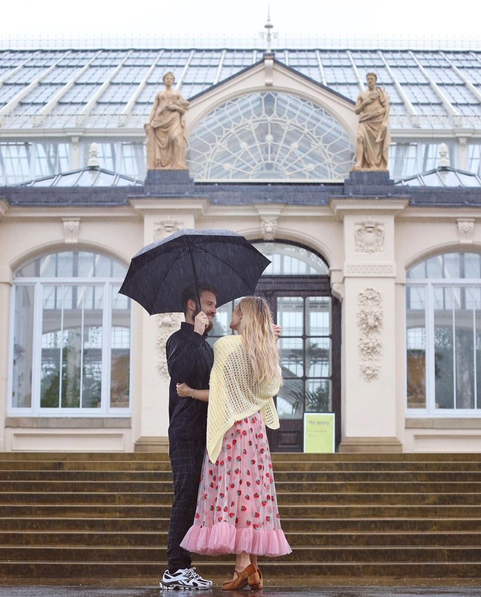 multi_fanaccnt's tweet photo. Happy 1st wedding annivesary to this amazing couple! My first ship who got actually got married irl, Marzia and Felix 💕 They still make my heart flutter ❤🥂 Love them so much! https://t.co/m6X0qMOel7