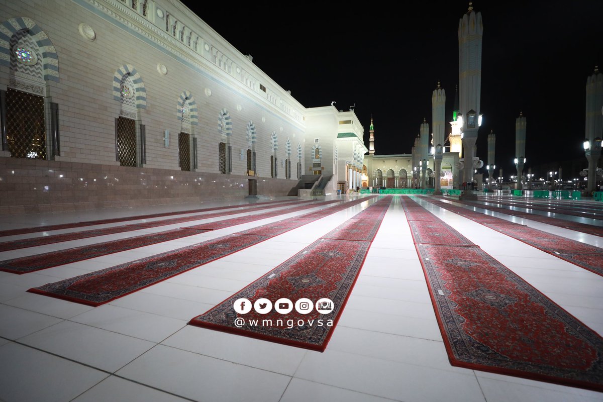 wmngovsa's tweet photo. وفق الإجراءات الاحترازية ..الانتهاء من عملية فرش سجاد #المسجد_النبوي في التوسعات والساحات الخارجية
 
#نعود_بحذر https://t.co/n5e7eJFwcc