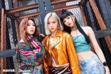 itzycontent's tweet photo. ITZY x dispatch https://t.co/IBnlUVTZME