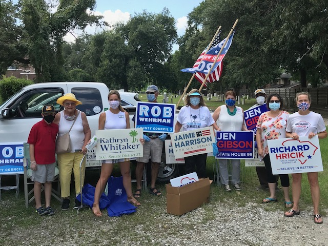 JenforSC's tweet photo. Had a wonderful time today with the East Cooper Democrats distributing campaign signs. It happens every two weeks from 12-2pm, so come join us next time if you still need some signs to show your support! #scpol #jenforsc https://t.co/sQ5THrvvt2