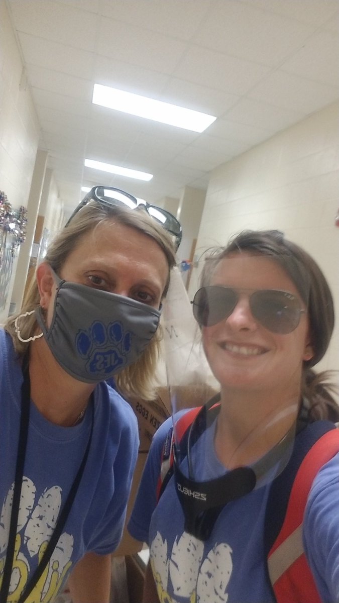 RTHall2011's tweet photo. SOOO thankful for my fabulous admirators! @tanyawelchel bought us all sno cones during our Drive-By open house. We had a great turn out and it was oh so hot, but fabulous! She made sure to take time to take care of us. https://t.co/jgR574XdBB