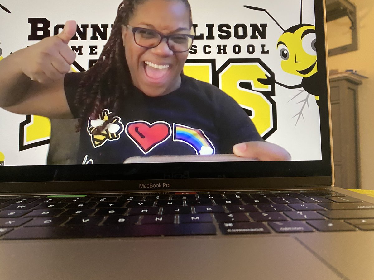 dedisonstemlab's tweet image. Poppin into the meet the teacher zooms like... I had so much fun seeing all of our bees! Can’t wait to see you in the STEM lab next week! @NISDEllison #OneHiveOnePurpose
#PuroCorazon #STEMeducation #nisdstem 🌈🐝🌈
