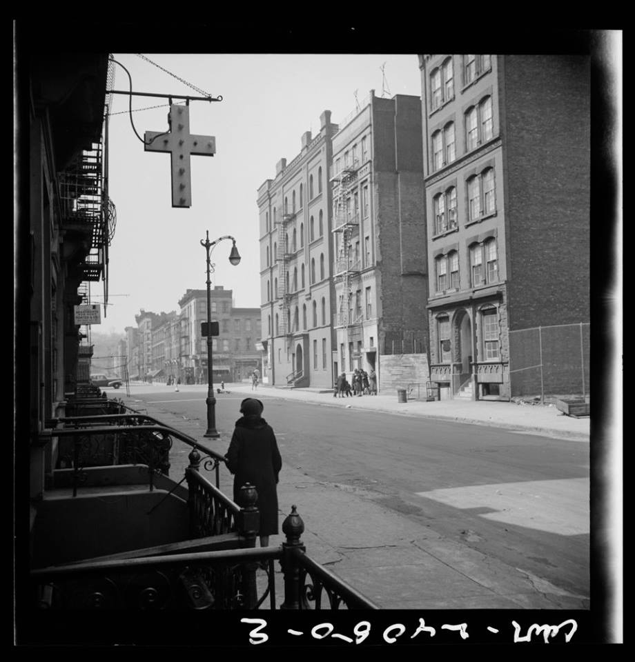 Gordon Parks - Harlem, New York, 1943