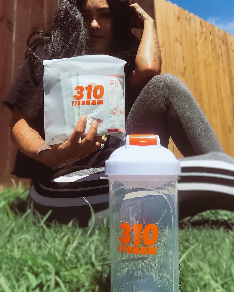 MSparklezzz's tweet photo. Thank you @310nutrition for my package omg #310nutrition Organic meal Replacement Shakes , not only are they #organic but also Vegan #soyfree #nogmo #glutenfree they are 15g of protein can’t wait to go inside and taste them 
Use code 310SSMELANIE https://t.co/oHfSvOSZt5