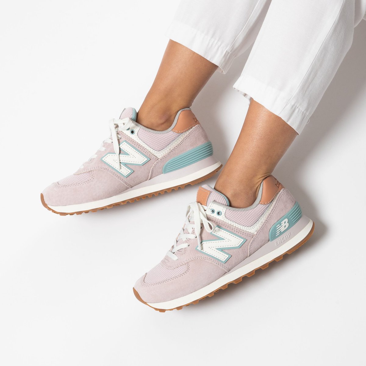 New Balance 574 Wmns in pink available 