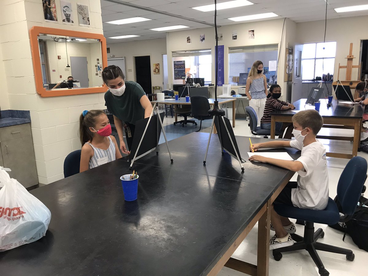 StEdsMiddle's tweet photo. Orientation Day 2020 @StEdsMiddle. So much fun seeing students back on campus and teachers doing what they do best. Middle School rocks! #howseslearns #worktogether2btogether https://t.co/VpWrK6yI3c