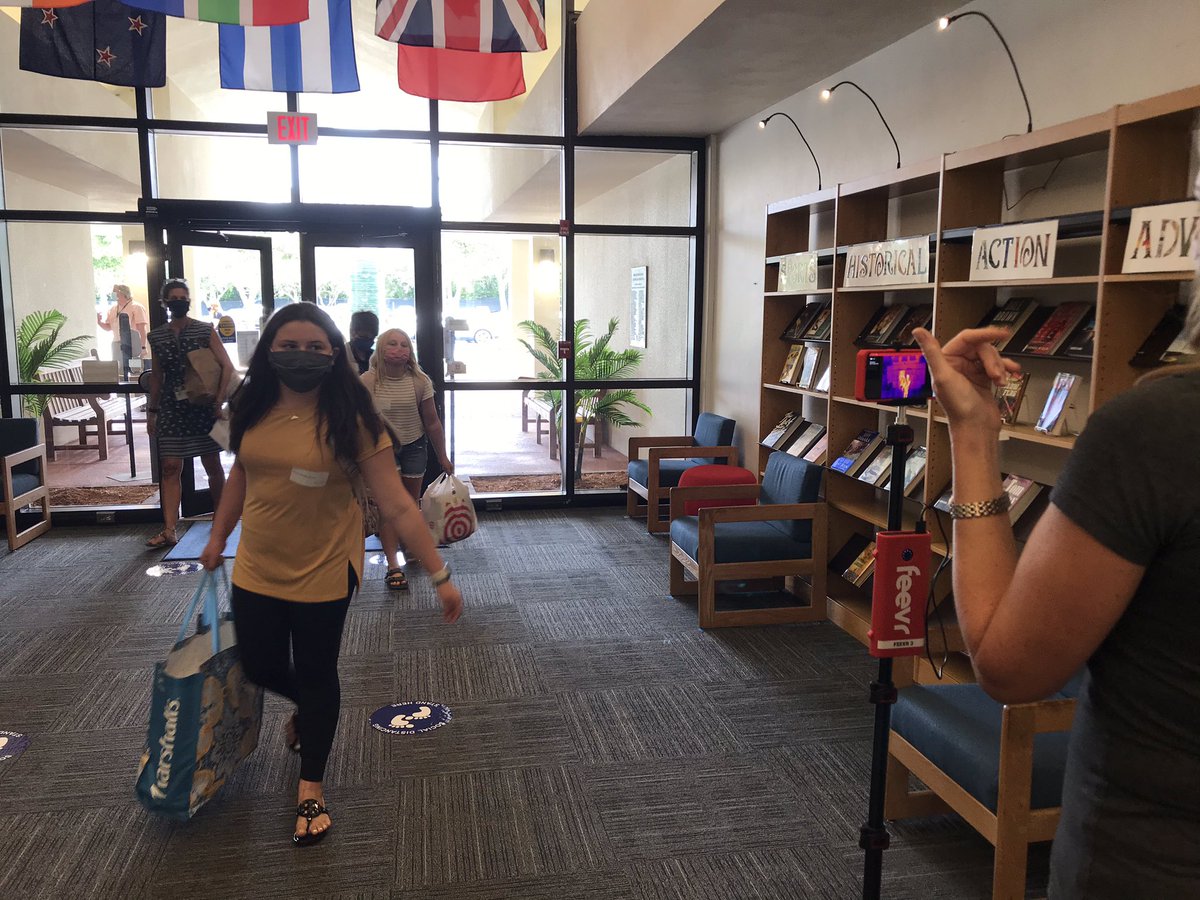 Orientation Day 2020 <a href="/StEdsMiddle/">Keira Murphy</a>. So much fun seeing students back on campus and teachers doing what they do best. Middle School rocks! #howseslearns #worktogether2btogether