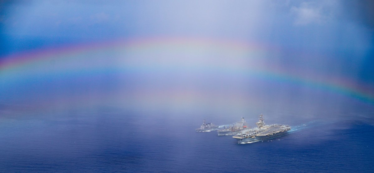 USN_Submariner's tweet photo. The Gipper sending good vibes down to his namesake. USS Ronald Reagan (CVN 76) in the colorful Philippine Sea.
#USNavy #7thFLT #CSG5 ⚓️🇺🇸 https://t.co/QiwBHCo0Yc