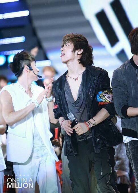 jjong’s tongue...an important thread (Holy crap he does this a lot)