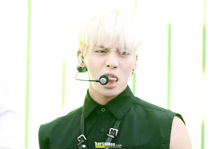 jjong’s tongue...an important thread (Holy crap he does this a lot)