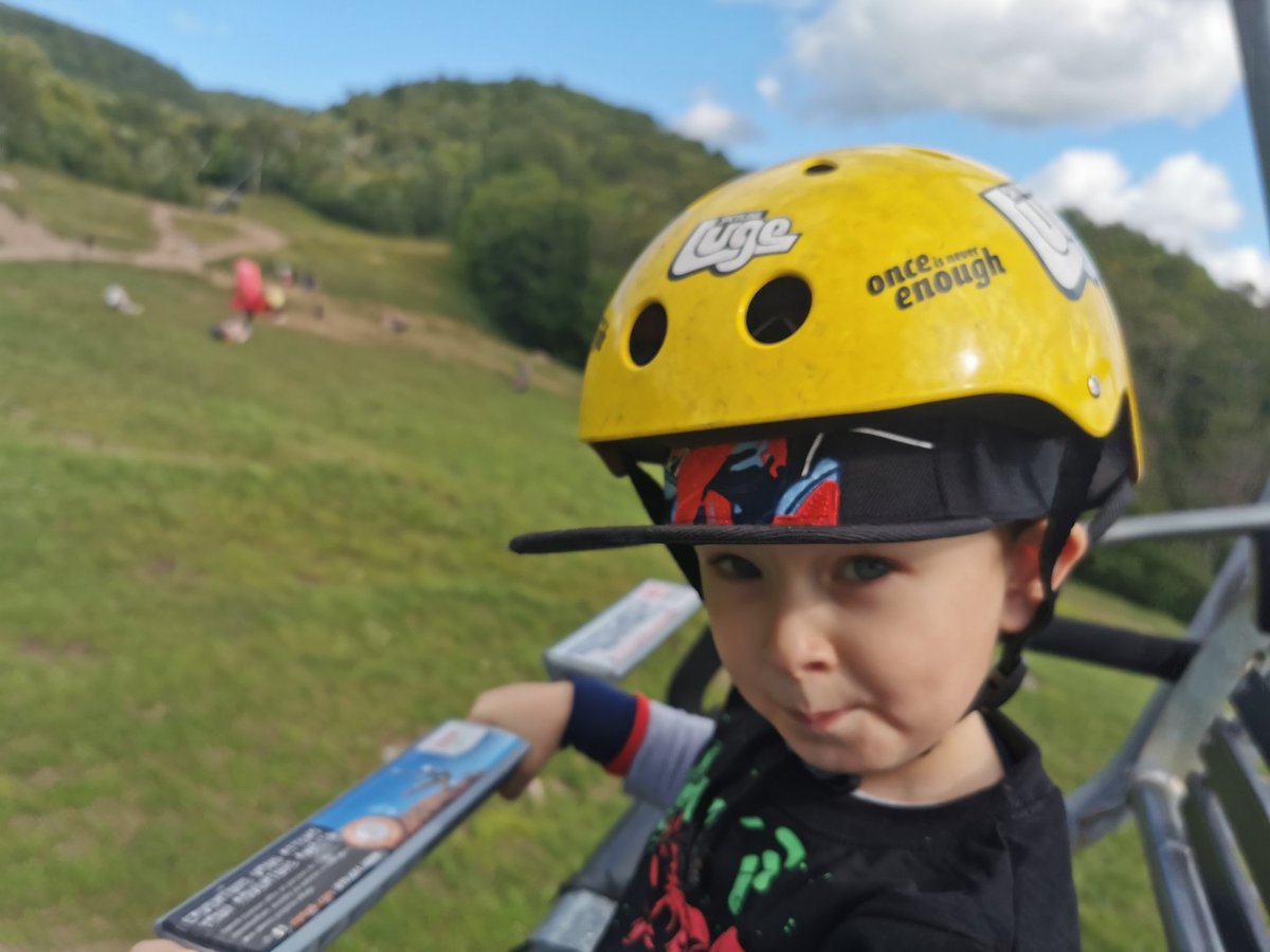 JoseeLupien's tweet photo. Excité de sa première descente!#tremblant https://t.co/3LXoTiUtf1
