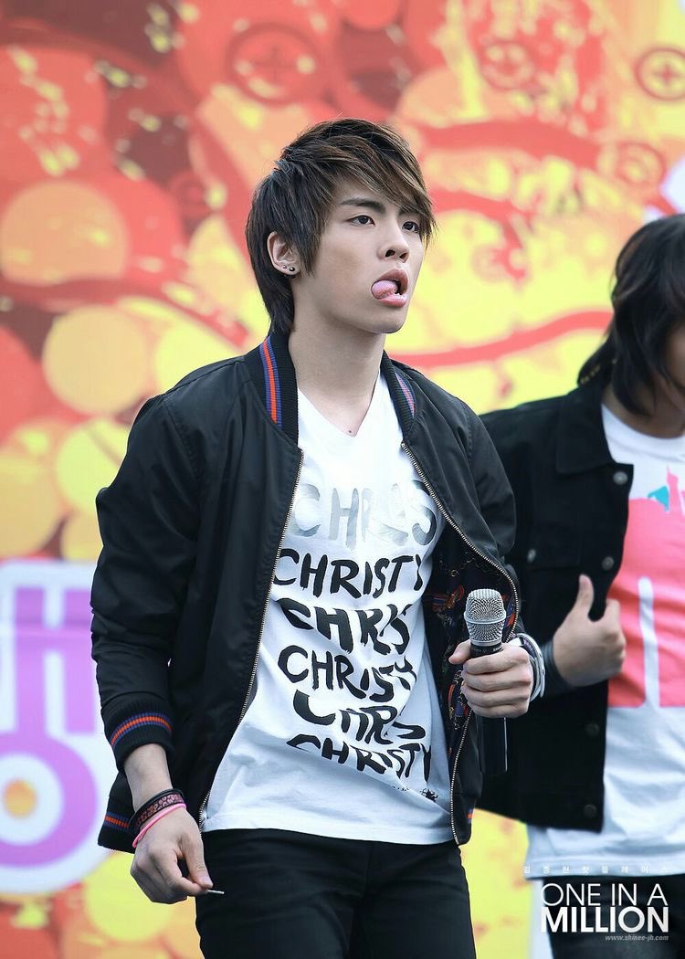 jjong’s tongue...an important thread (Holy crap he does this a lot)