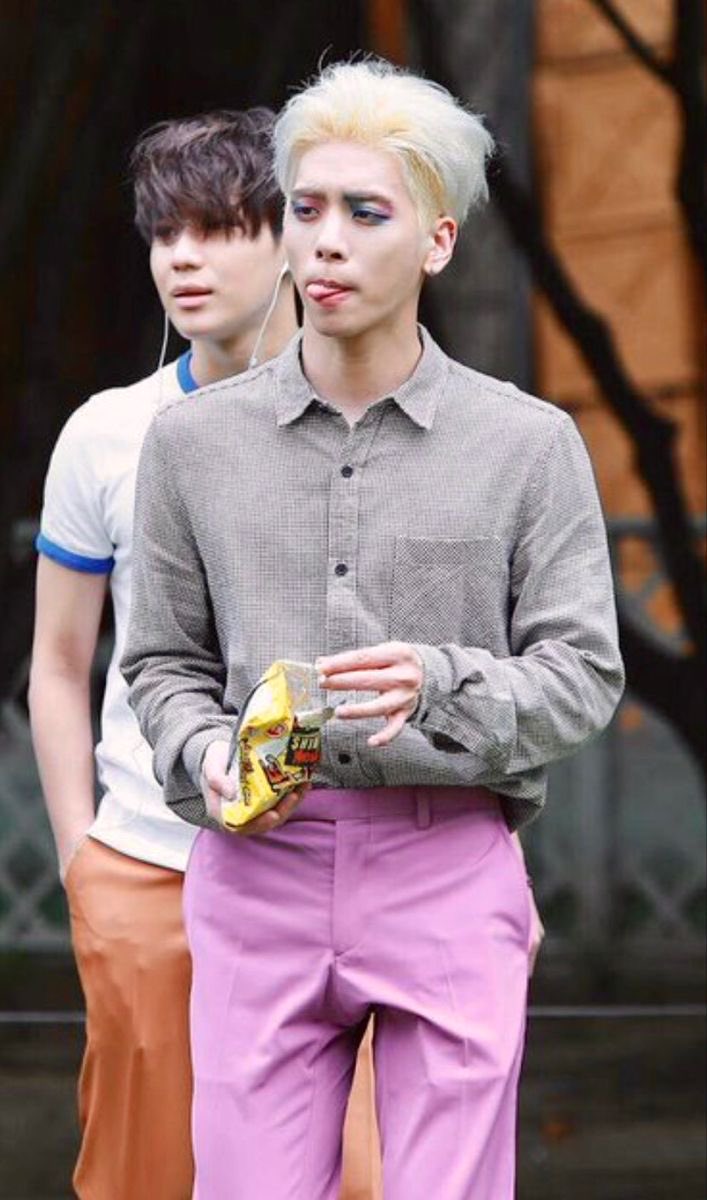 jjong’s tongue...an important thread (Holy crap he does this a lot)