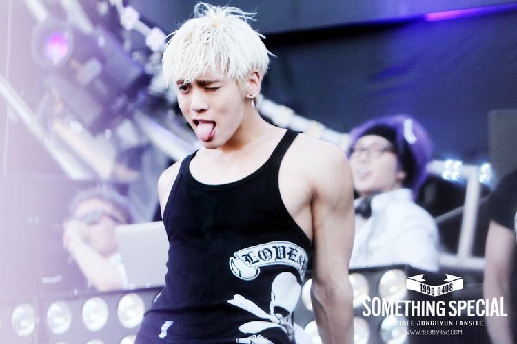 jjong’s tongue...an important thread (Holy crap he does this a lot)