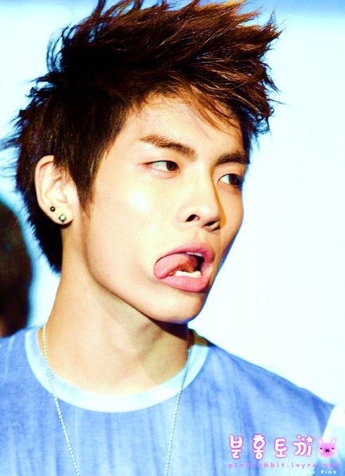 jjong’s tongue...an important thread (Holy crap he does this a lot)