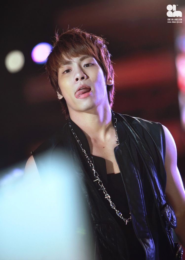 jjong’s tongue...an important thread (Holy crap he does this a lot)